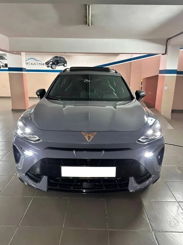Cupra Formentor gris — vue avant