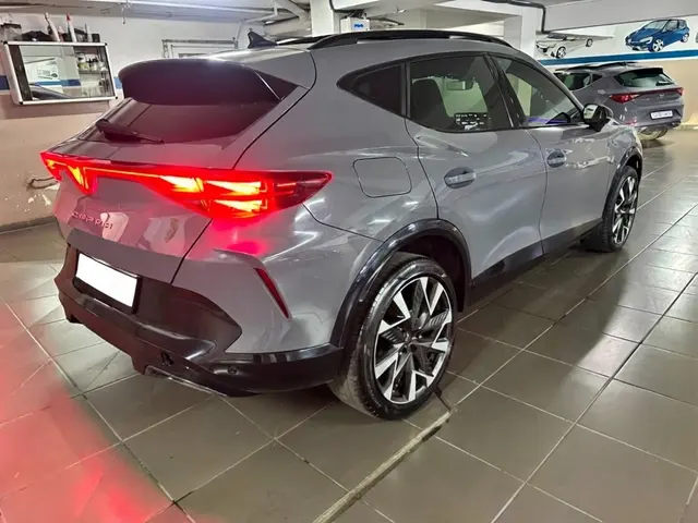 Cupra Formentor — feux arrière allumés